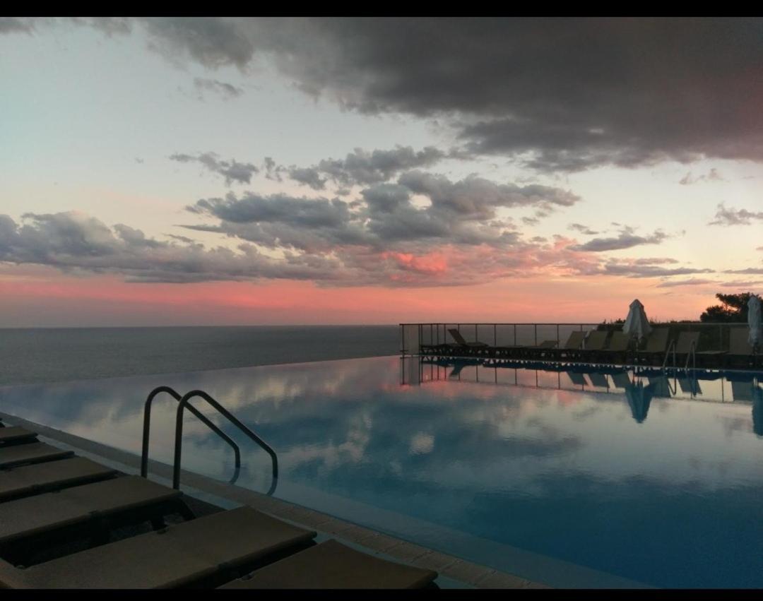 Appartement Loggia Vue Mer Panoramique, Piscine, Parking Cap-d'Ail Bagian luar foto